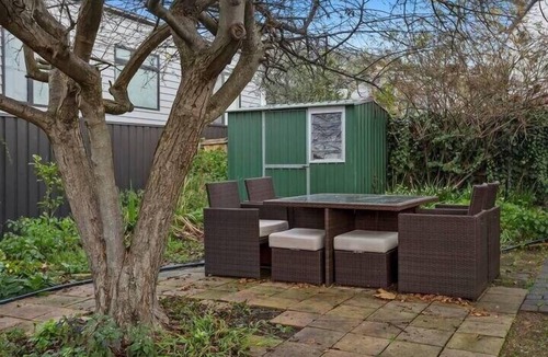 Sandy Bay Cottage | Cosy Cottage | Parking | Close to CBD & Casino.