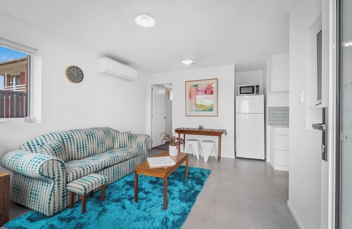 Lindisfarne Apartment | Cosy Cottesloe - Mount Wellington View