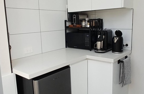 Madora Bay Apartment | Cosy Haven - Large Comfy Dwelling, Close to Beach, Shops and Golf Course