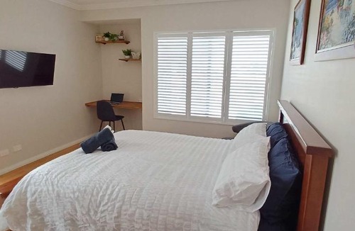 Madora Bay Apartment | Cosy Haven - Large Comfy Dwelling