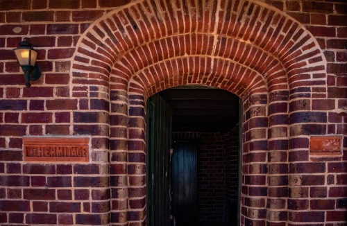Geraldton Cottage | Cosy Heritage Retreat - Pet Friendly Rated as "Exceptional" by previous Guests.