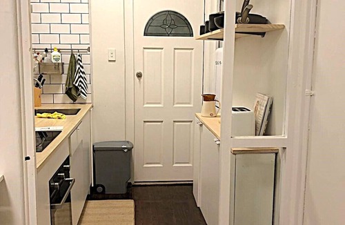 West Ryde House | Cosy Hidden Gem with History. Next to Park. Pet Friendly.