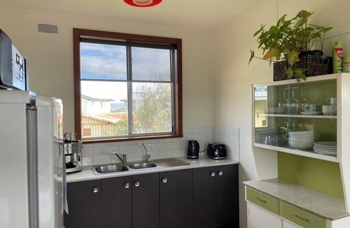 Goolwa Beach House | Cosy retro weekender with far-reaching views