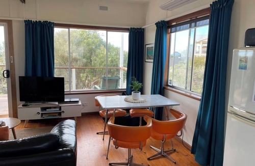 Goolwa Beach House | Cosy retro weekender with far-reaching views