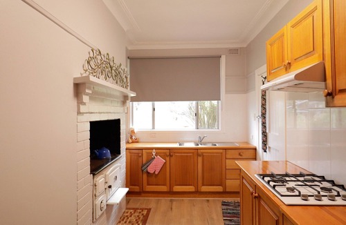 Tenterfield Apartment | Cosy Sun-Filled Cottage