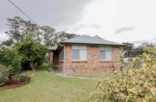 Tenterfield Apartment | Cosy Sun-Filled Cottage