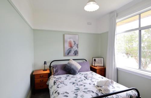 Tenterfield House | Cosy Sun-Filled Cottage