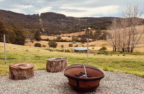 Nethercote Cabin | Cosy Tiny Home Immersed in Nature