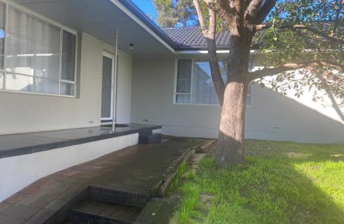 Redwood Park House | Cottage BNB near the hill