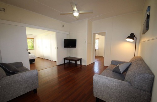 Tweed Heads South House | Cottage by the River