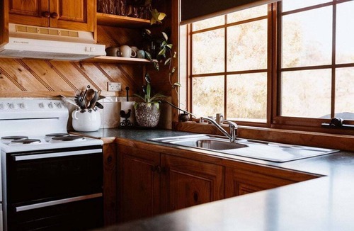 St Helens House | Cottage Grove - close to town & cute as a button