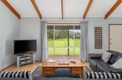 Silverleaves House | Cottage on Chale - set in peaceful surroundings