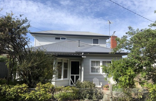 Queenscliff House | Cottage short walk to main street and Santa Casa beach
