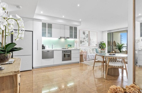 Casuarina Apartment | Cotton Beach 21 - Beachfront Complex with Pool - Perfect for Couples