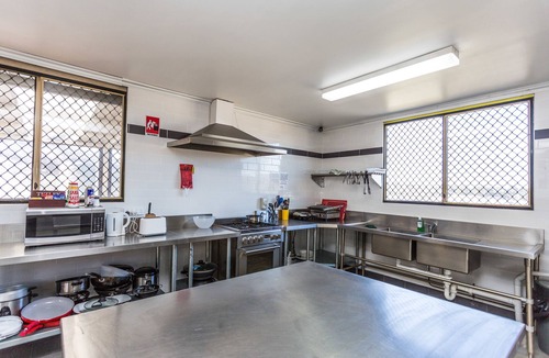 Centennial Park Hotel | Country Comfort Amity Motel