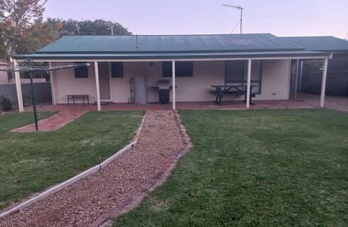 Kondoparinga House | Country Cottage