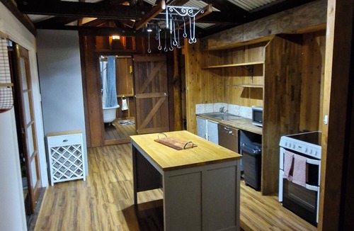 Hunchy Cottage | Country Cottage Sunshine Hinterlands close to Montville