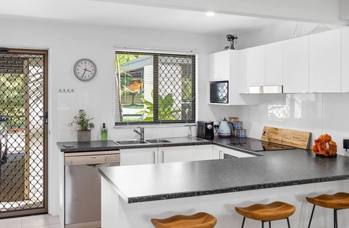Noosaville Apartment | Couples Tropical Bliss Retreat Private Spa
