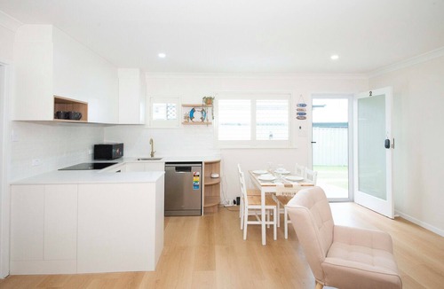 Redcliffe Apartment | Cove at Redcliffe - Modern Coastal Hideaway