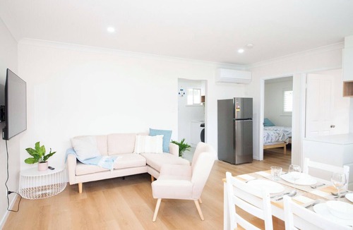 Redcliffe Apartment | Cove at Redcliffe - Modern Coastal Hideaway