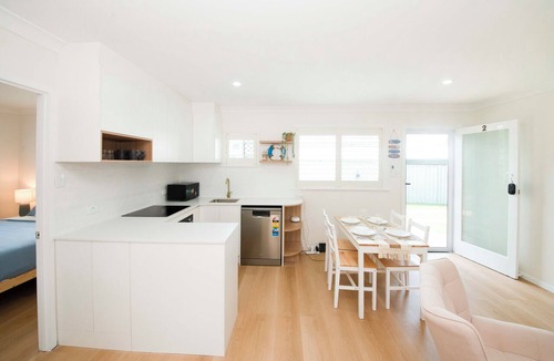 Redcliffe Apartment | Cove at Redcliffe - Modern Coastal Hideaway