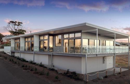 Penneshaw Apartment | Cove Landing Ocean View Apt-1,2&3 Sleeps 12