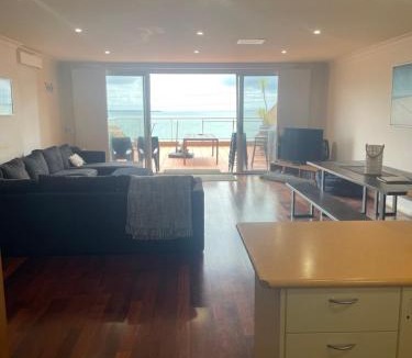 Cowes Apartment | Cowes Beachfront Retreat