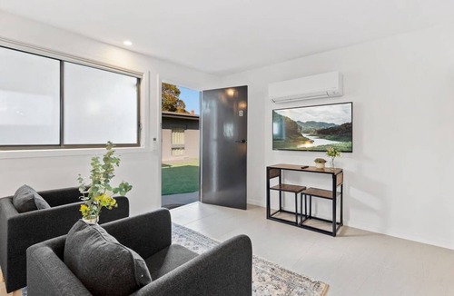 Carnegie Apartment | Cozy 1-Bed Studio Near Cafes and Shops