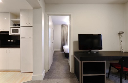 South Yarra Apartment | Cozy 1 Bedroom Apartment With Pool And Gym
