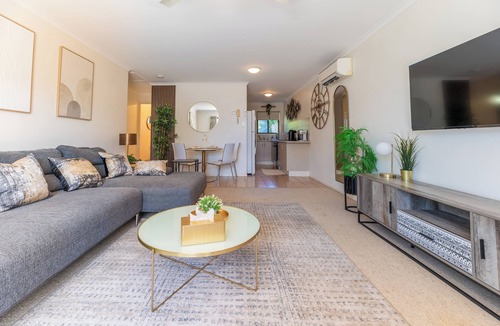 Mount Warren Park Apartment | Cozy 2BR Stay in Mount Warren Park | Sleeps 4