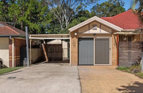 Eight Mile Plains House | Cozy 3BR Family Friendly House Eight Mile Plains