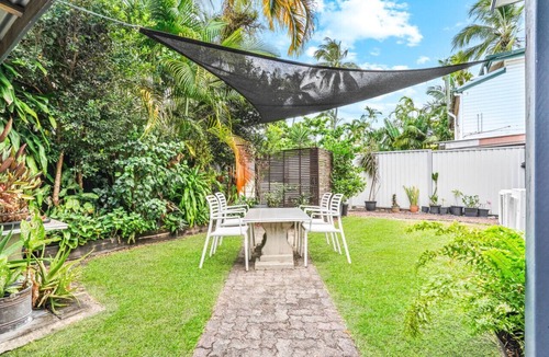Cairns North Apartment | Cozy & Affordable Stay in Cairns – Perfect for Exploring the Reef!
