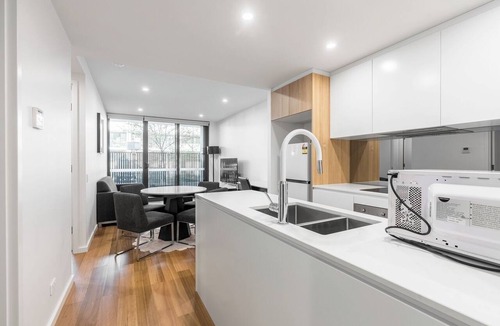 Braddon Apartment | Cozy and Central Located 2BR Apartment w/Parking