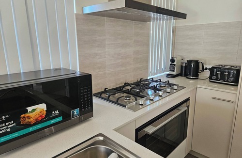 Baldivis House | Cozy and Compact 4-bedroom house with WiFi, AC in charming Rivergums Baldivis