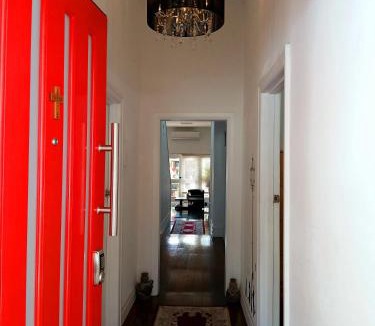 East Victoria Park House | Cozy and Peaceful home surrounding by cafes and restaurants
