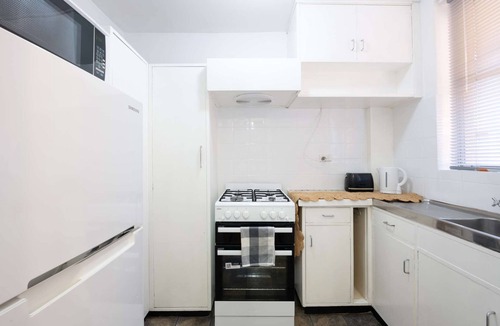 Perth Central Business District Apartment | Cozy, budget-friendly 1BR motel unit, near park, easy access to free buses