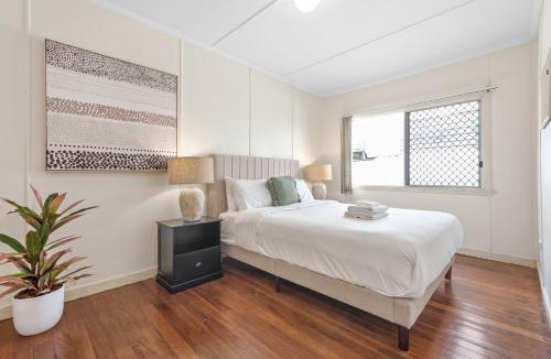 Woolloongabba Apartment | Cozy & Comfy 2BR Apt w/Parking, Balcony & Wi-Fi