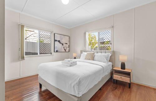 Woolloongabba Apartment | Cozy & Comfy 2BR Apt w/Parking, Balcony & Wi-Fi
