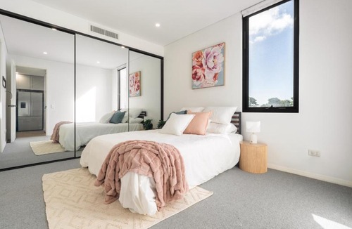Thirroul Apartment | Cozy Long Weekend Escape Walk to Beach & Train