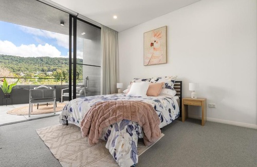 Thirroul Apartment | Cozy Long Weekend Escape Walk to Beach & Train