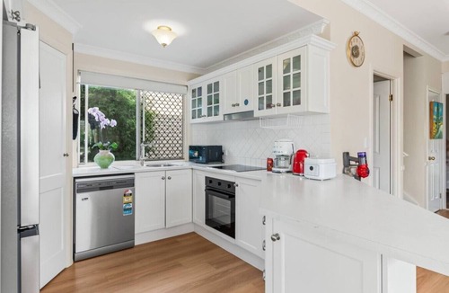 Springfield Lakes House | Cozy Master Room | Shared Unit Parking
