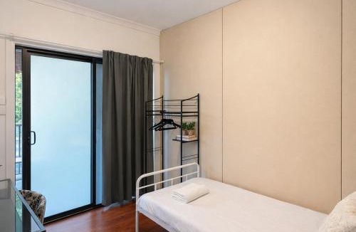 Bankstown House | Cozy Private Single Room in Bankstown - Near Transport & Shops - Shared Bathroom