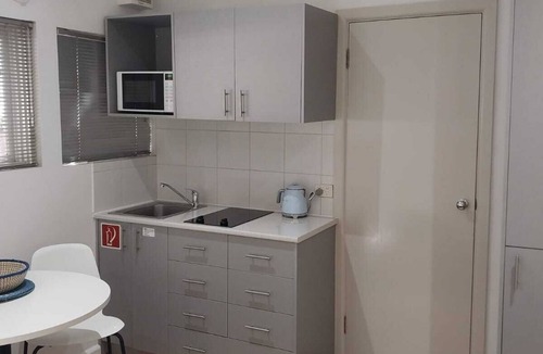 St Kilda Apartment | Cozy Queen Studio at MAC St Kilda - Acland