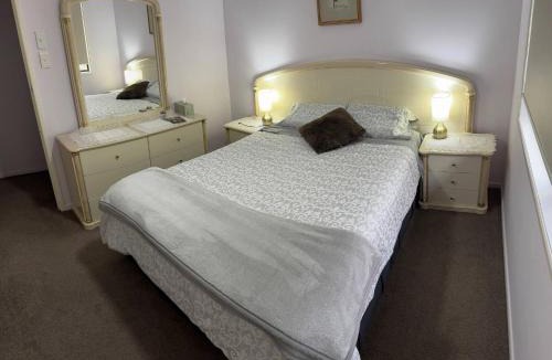 Brighton House | Cozy Quiet Beach Room R1