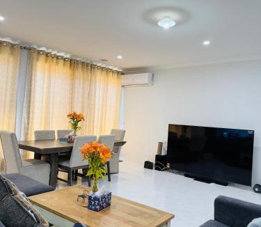 Manor Lakes House | Cozy, Relaxing & Welcoming Stay