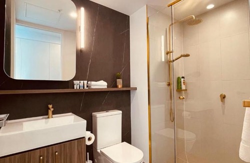 Box Hill Apartment | Cozy Retreat Central Box Hill the Place to Stay