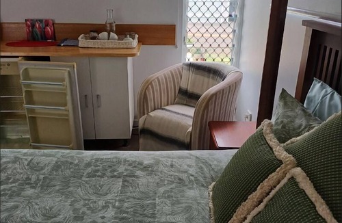 Atherton House | Cozy Room with Separate Entrance and Ensuit Bathroom