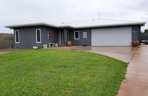 Atherton House | Cozy Room with Separate Entrance and Ensuit Bathroom