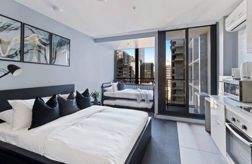 Melbourne Central Business District Apartment | Cozy Studio Retreat by Southern Cross Station