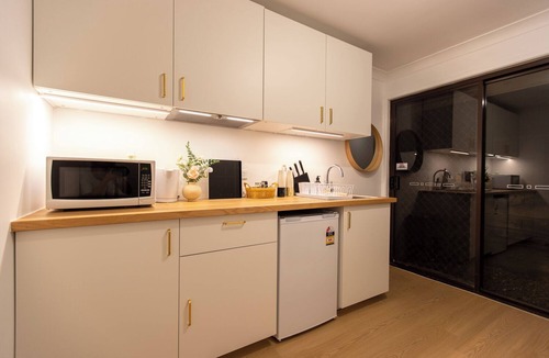 Mackenzie Apartment | Cozy Studio Suite in House - Private Bath and Kitchen
